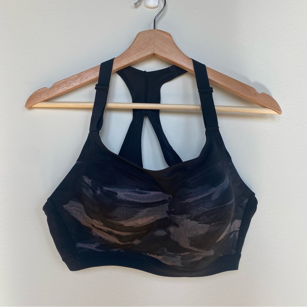 Victoria’s Secret ✨ ON POINT 🩰 black mesh Sports bra